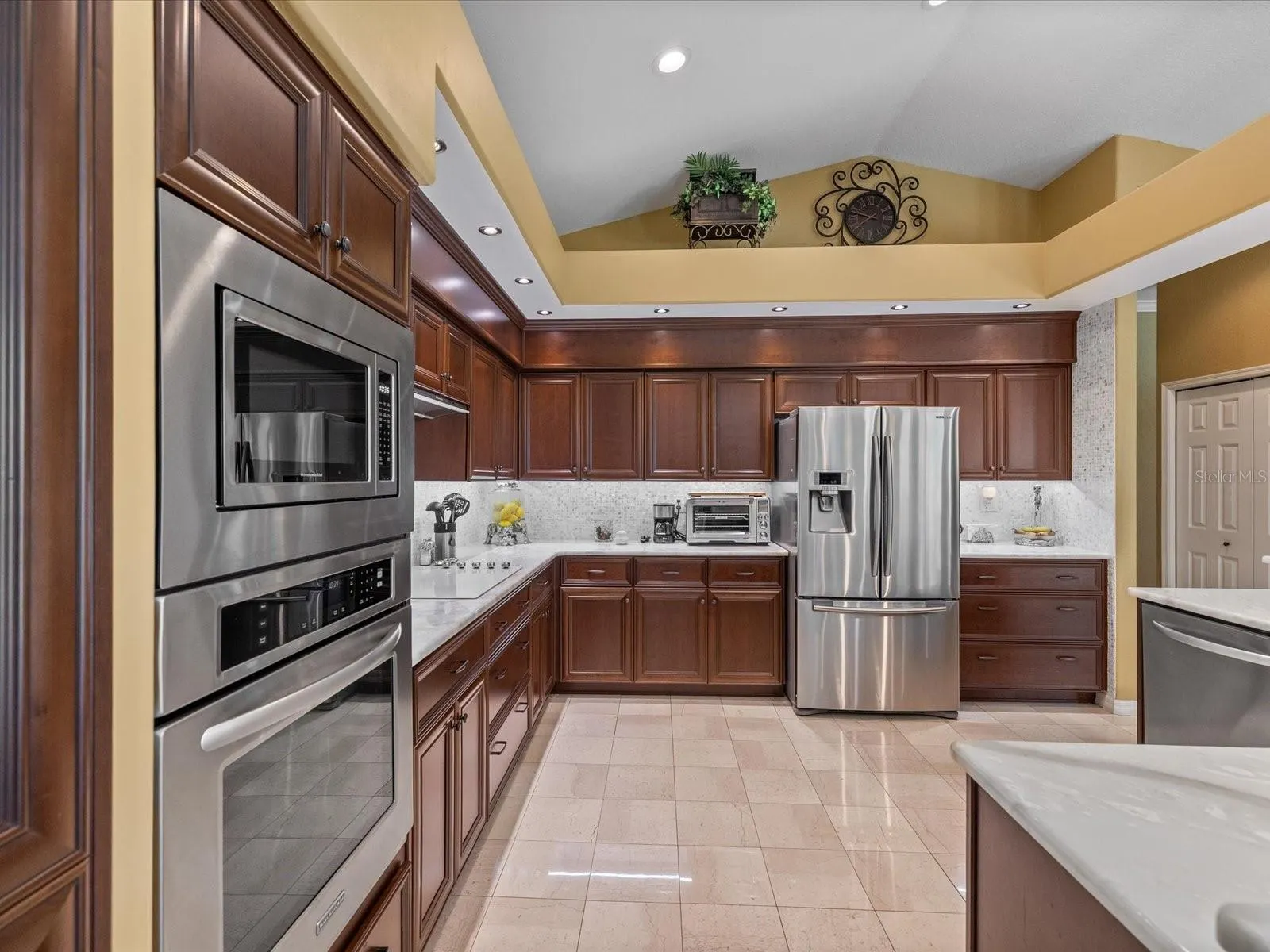 1566 MARY LN
