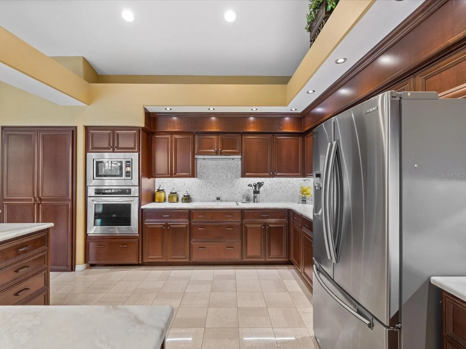 1566 MARY LN