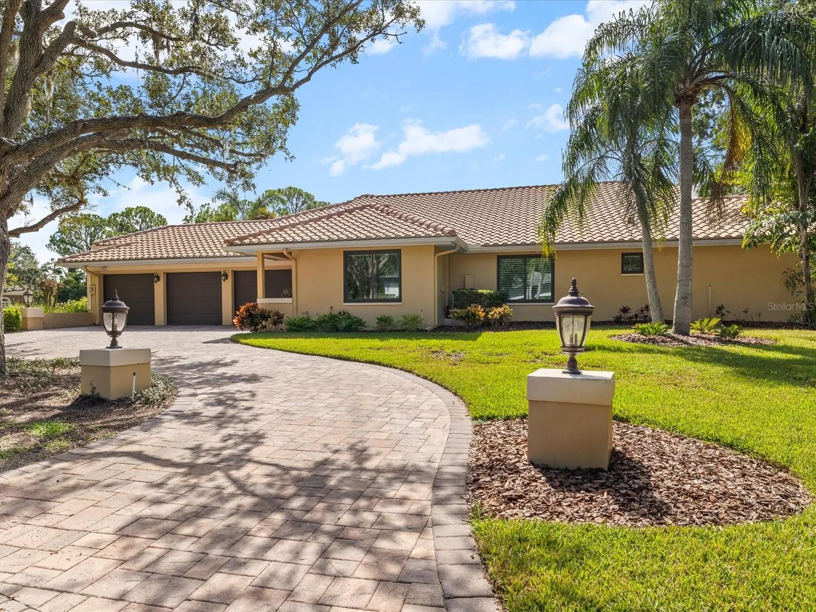 1566 MARY LN