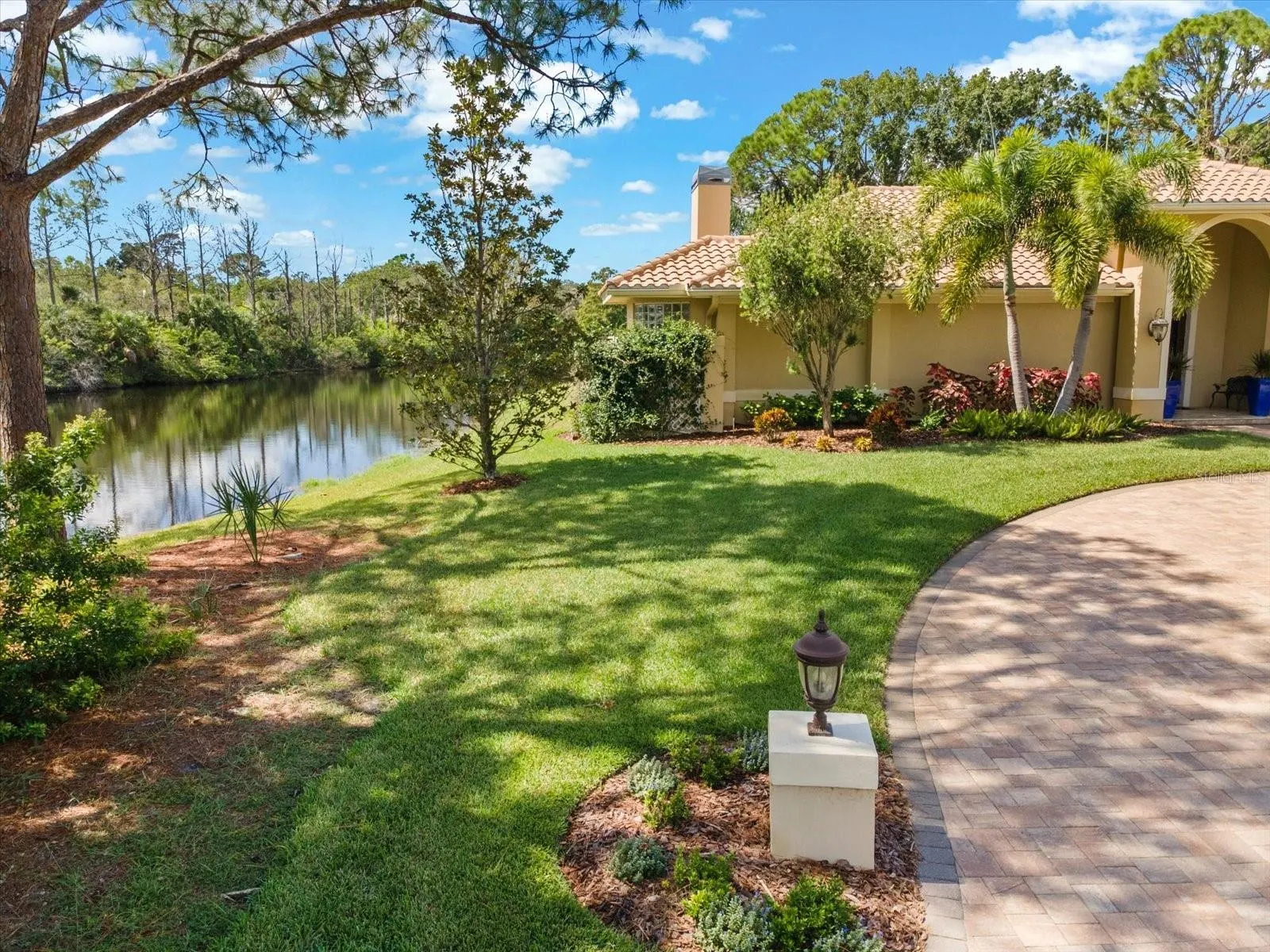 1566 MARY LN