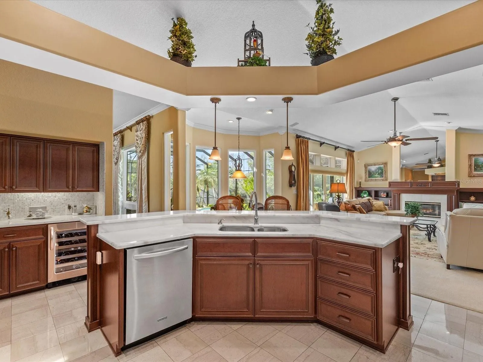 1566 MARY LN