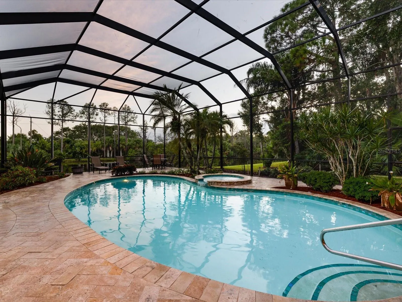 1566 MARY LN