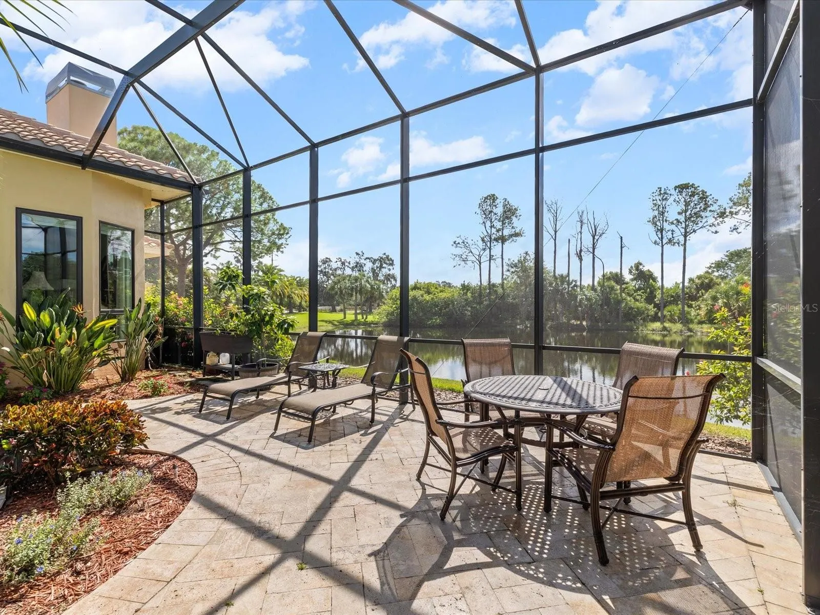 1566 MARY LN