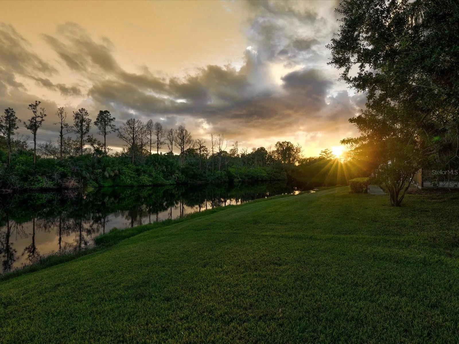 1566 MARY LN