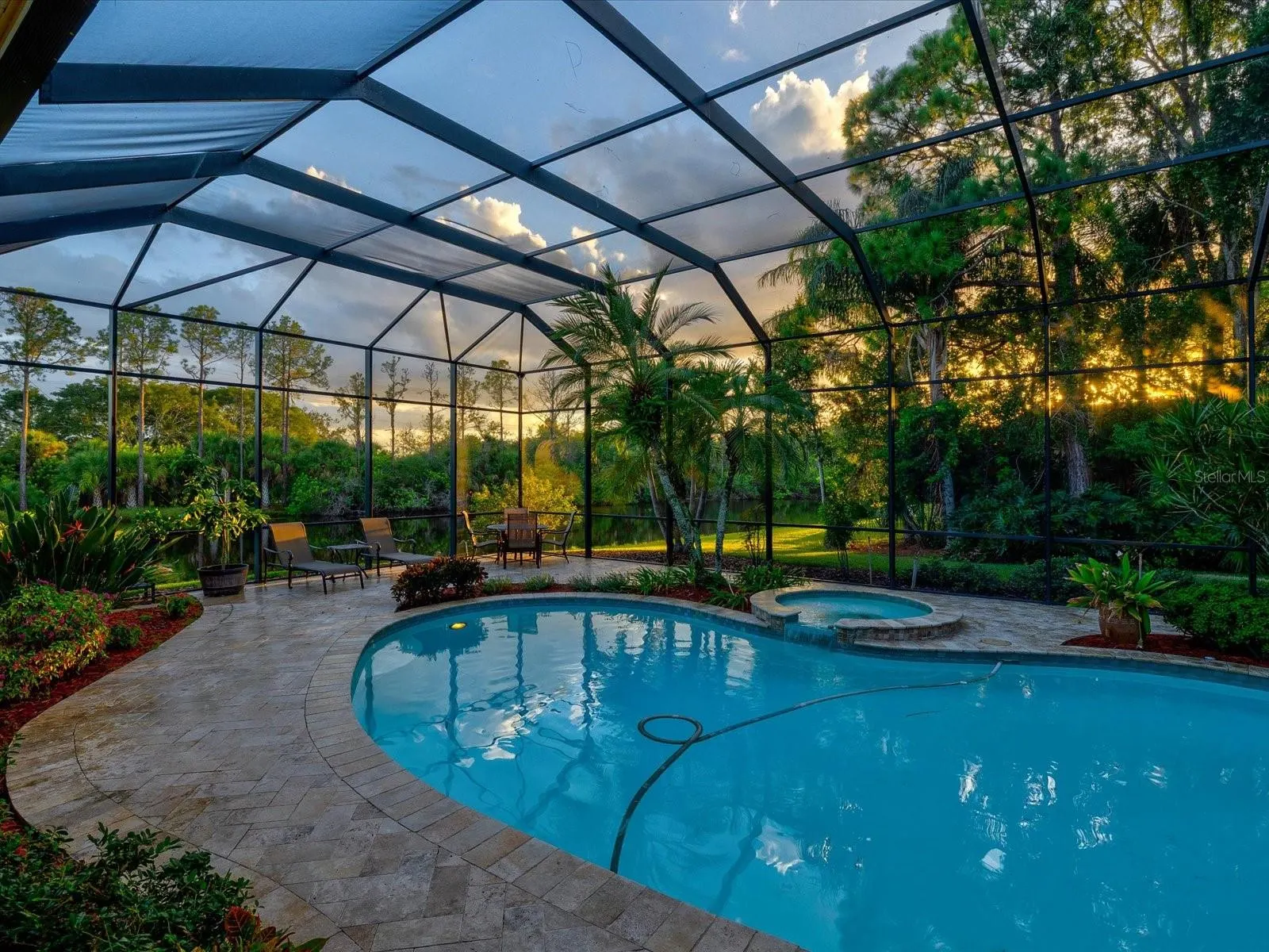 1566 MARY LN