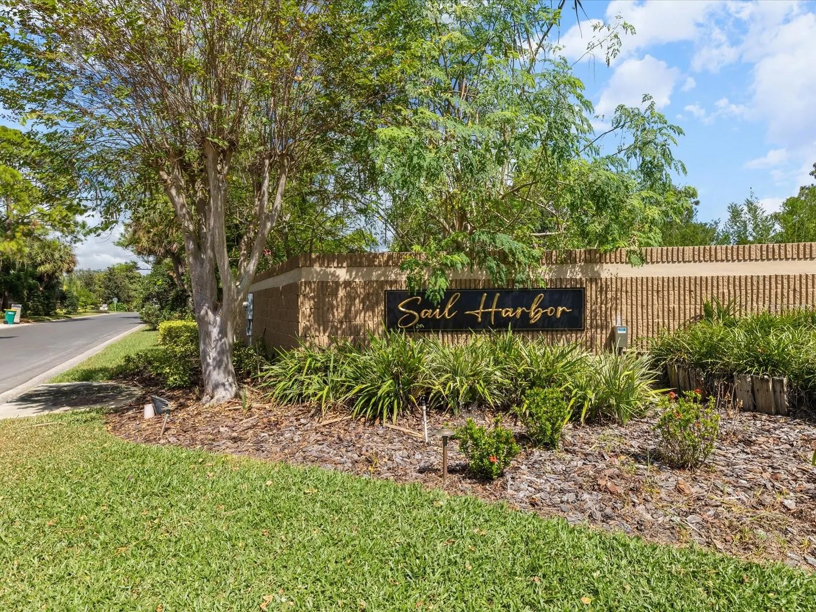 1566 MARY LN
