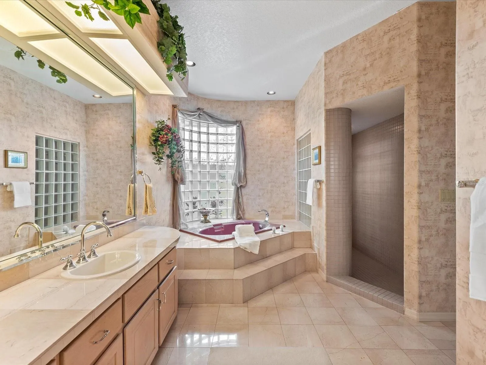 1566 MARY LN