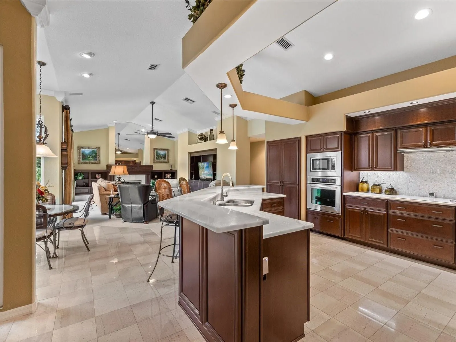 1566 MARY LN