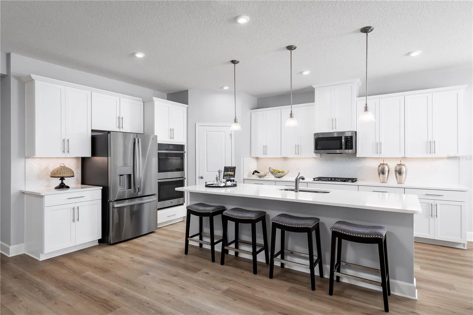 2270 BLUE HERON CIR