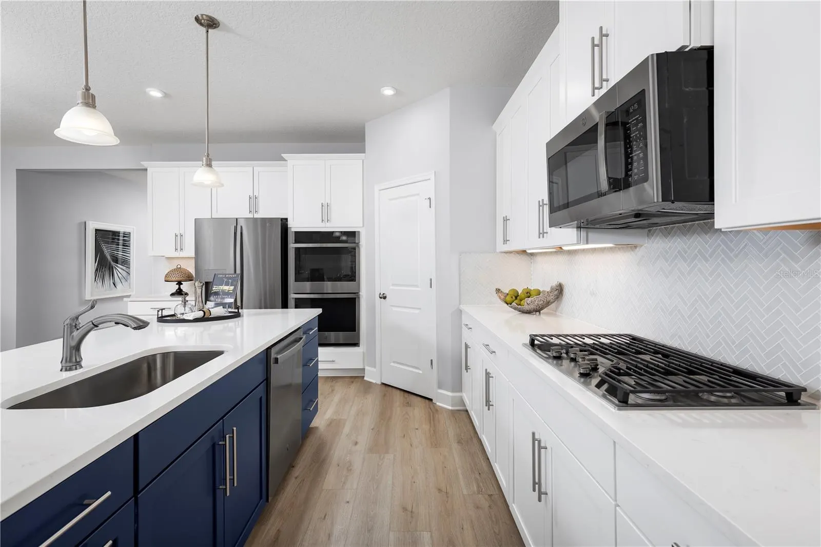 2270 BLUE HERON CIR