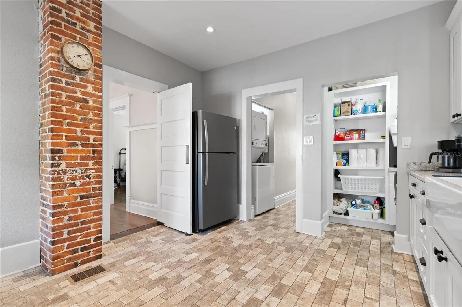 4 W ORANGE ST