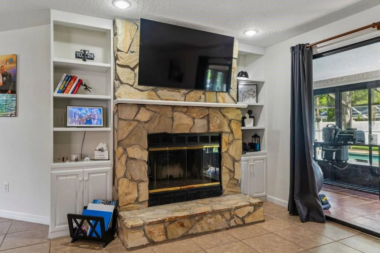 583 LONGWOOD CT