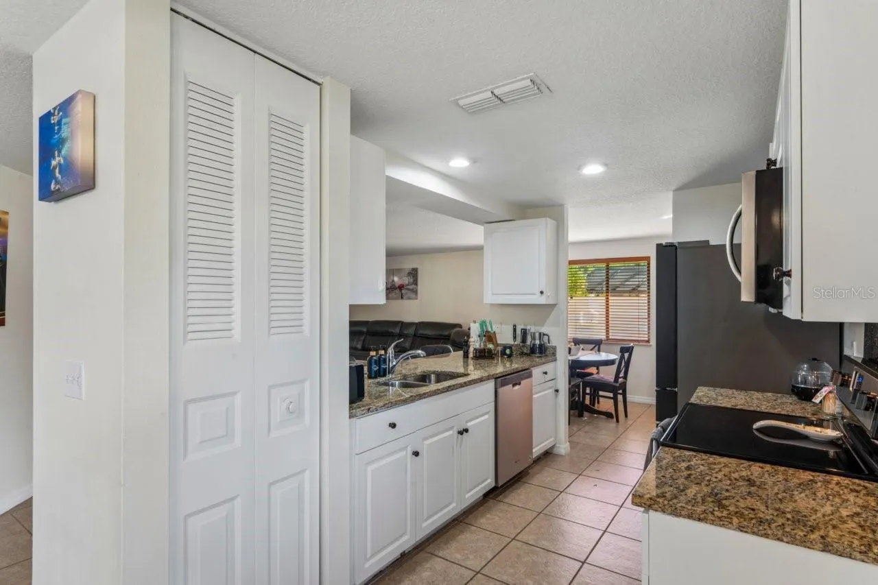 583 LONGWOOD CT