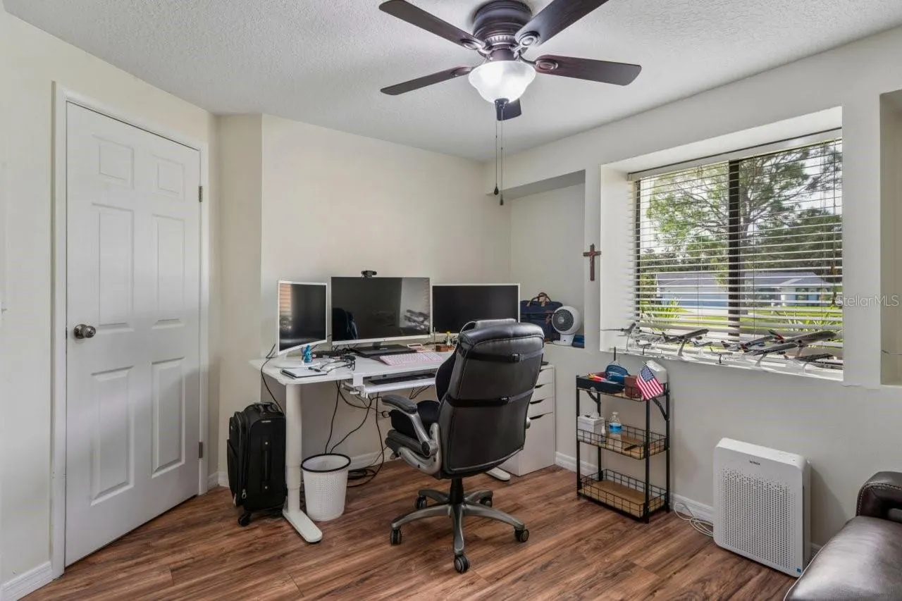 583 LONGWOOD CT