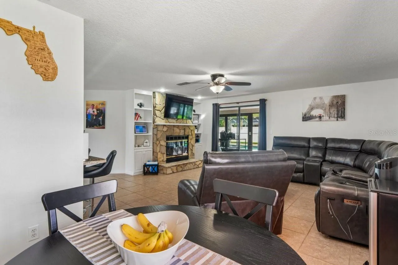 583 LONGWOOD CT
