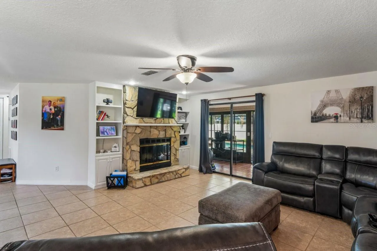 583 LONGWOOD CT