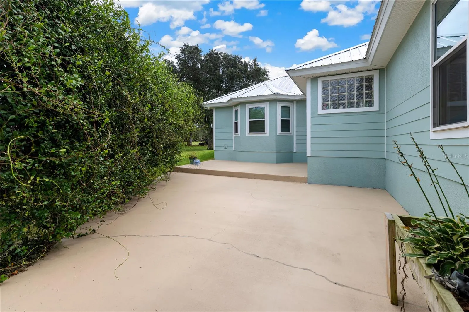 1425 LAKE LOTELA DR