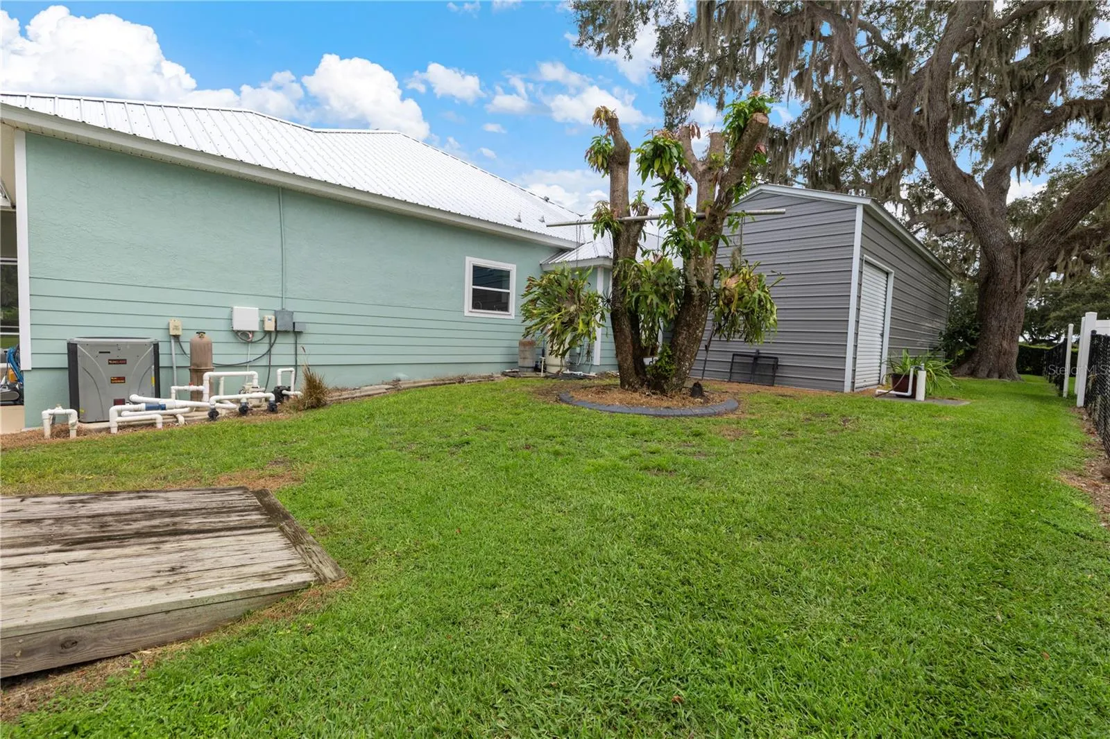 1425 LAKE LOTELA DR