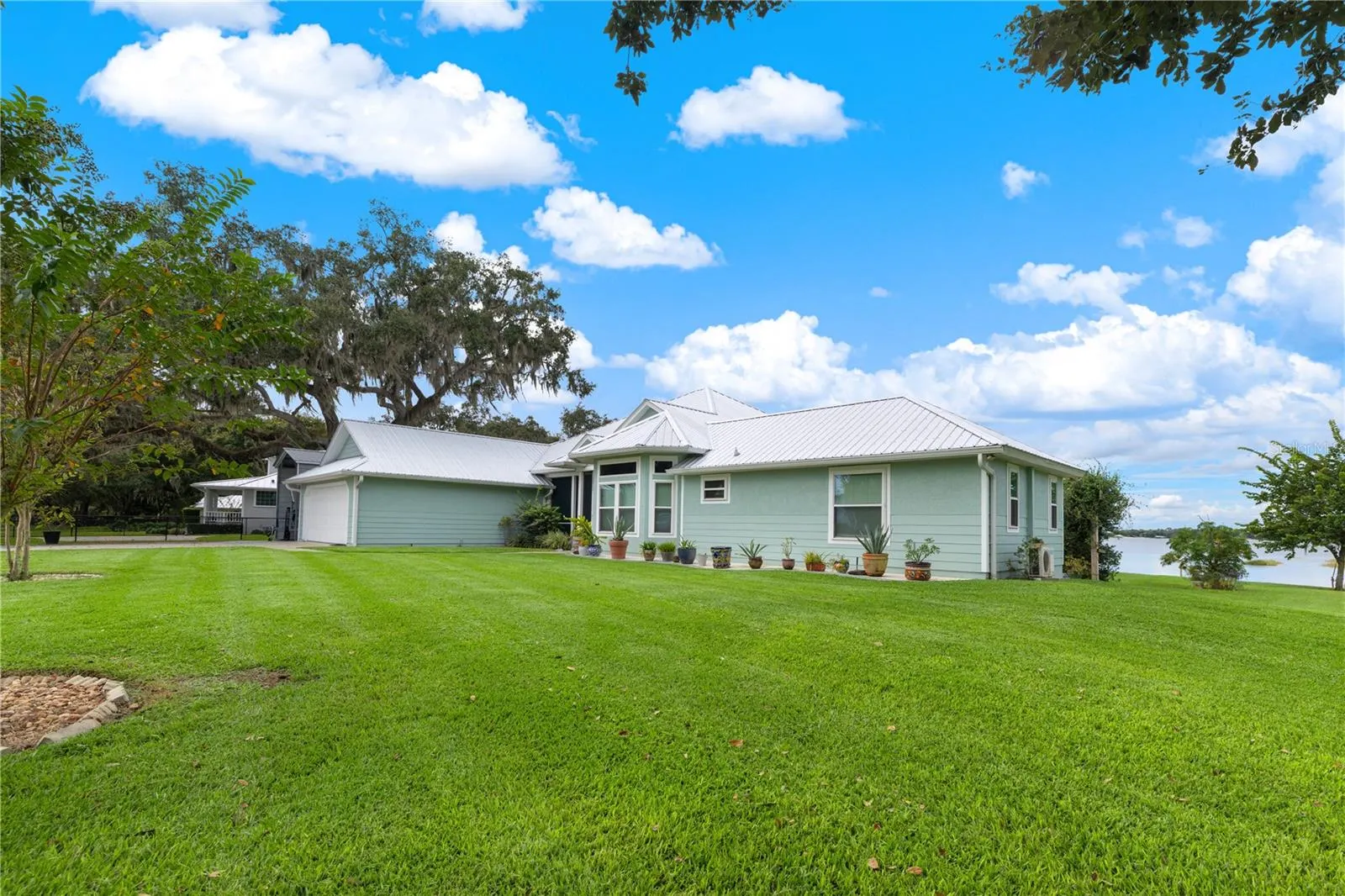 1425 LAKE LOTELA DR