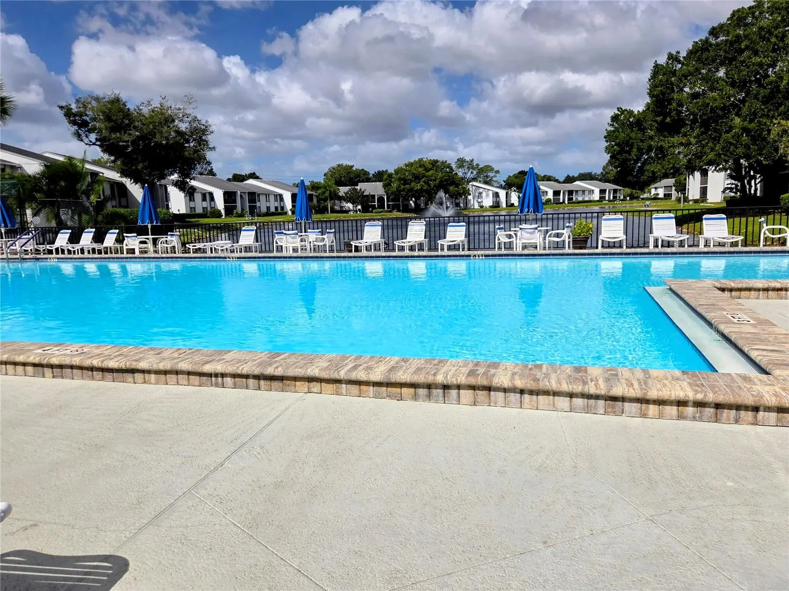 1236 PINE RIDGE CIR W #B1 #B1