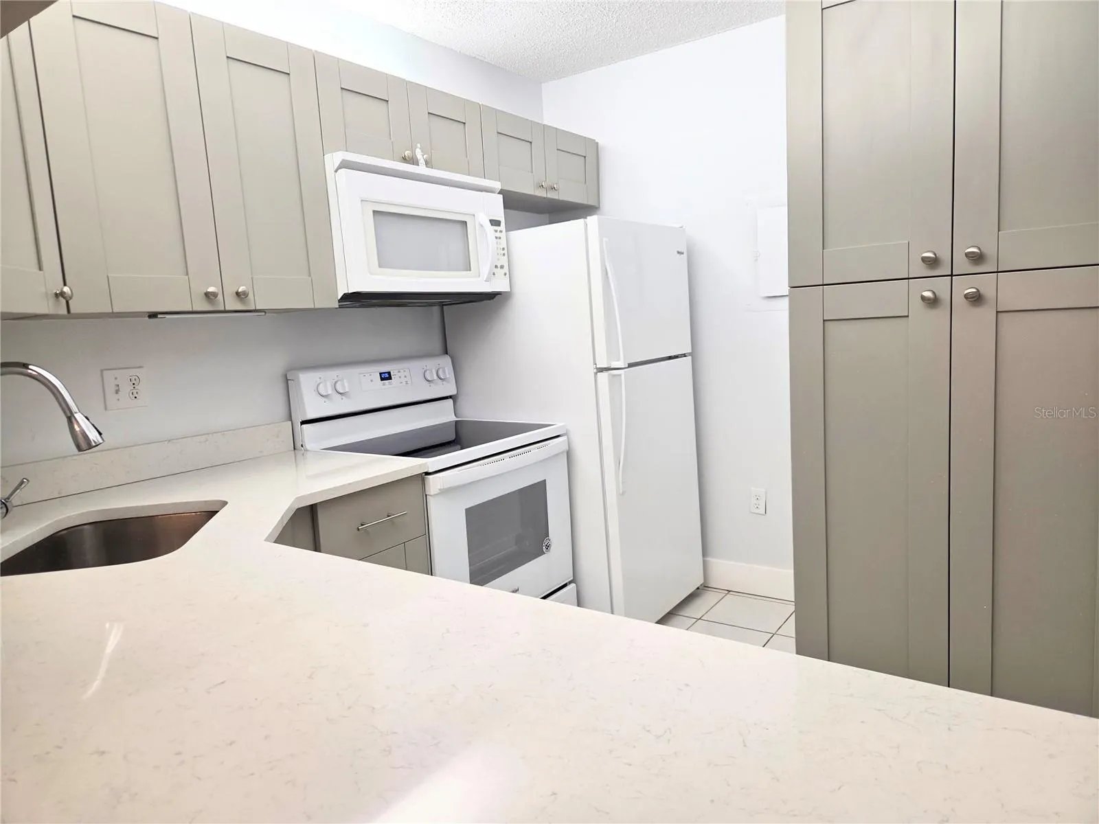 1236 PINE RIDGE CIR W #B1 #B1