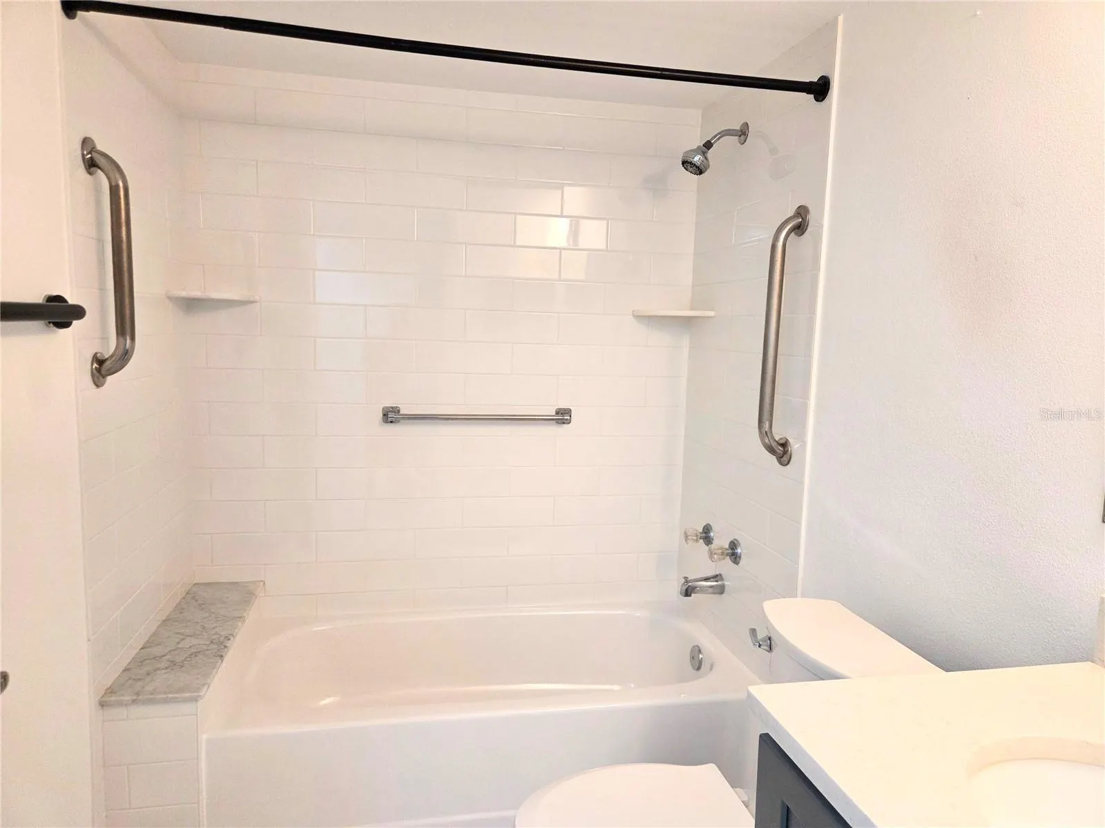 1236 PINE RIDGE CIR W #B1 #B1