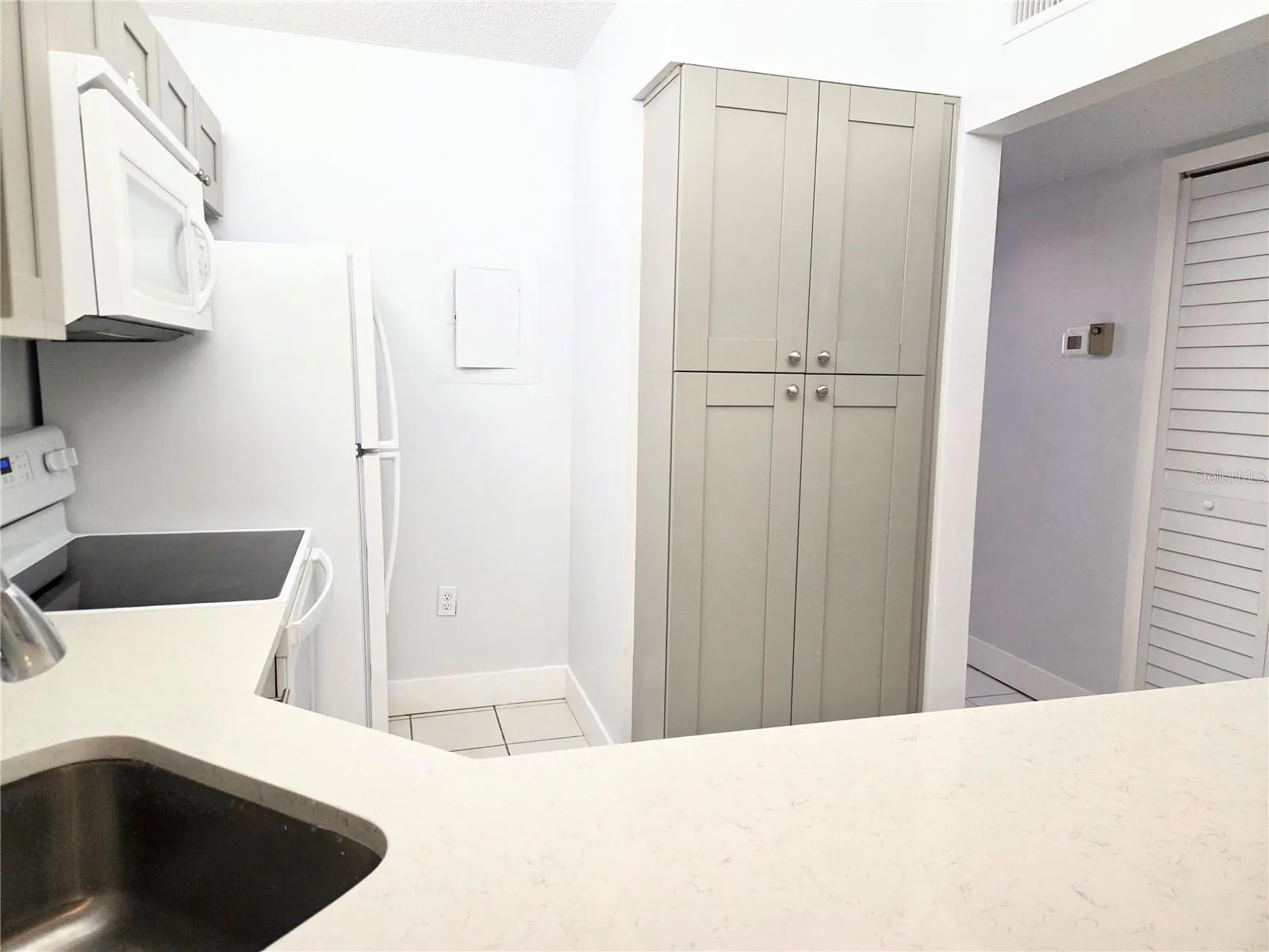 1236 PINE RIDGE CIR W #B1 #B1