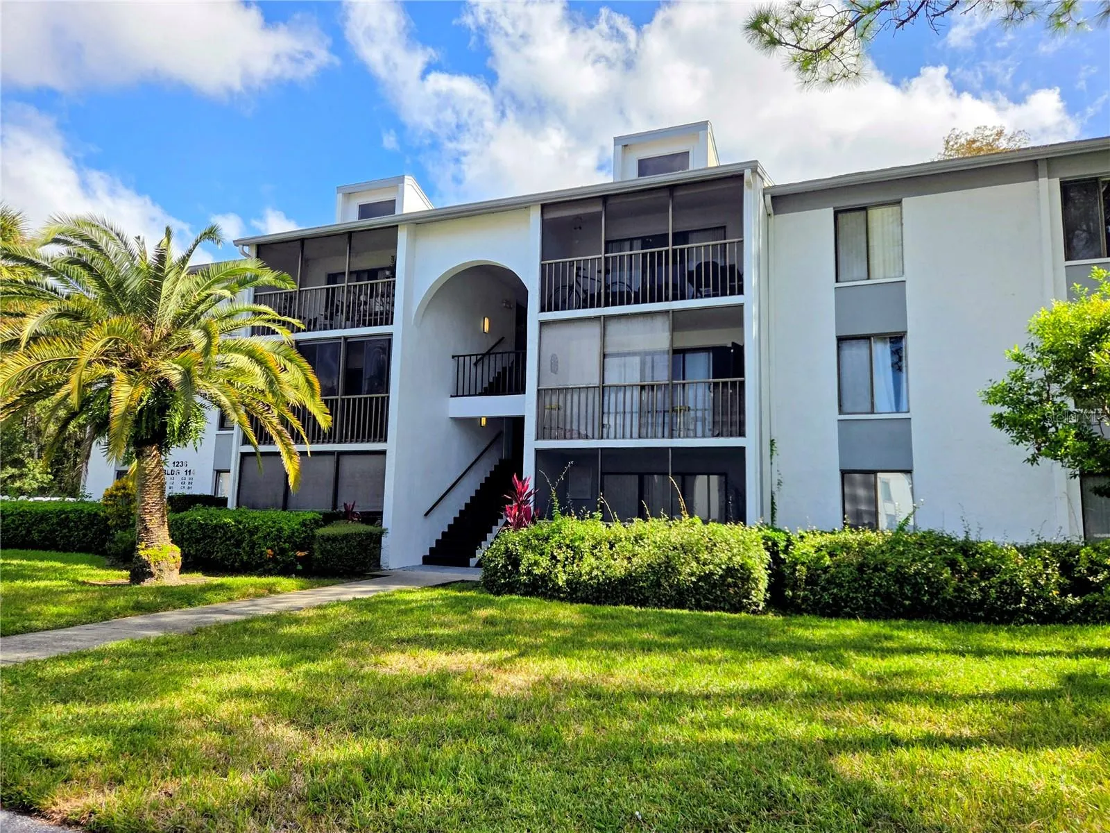 1236 PINE RIDGE CIR W #B1 #B1
