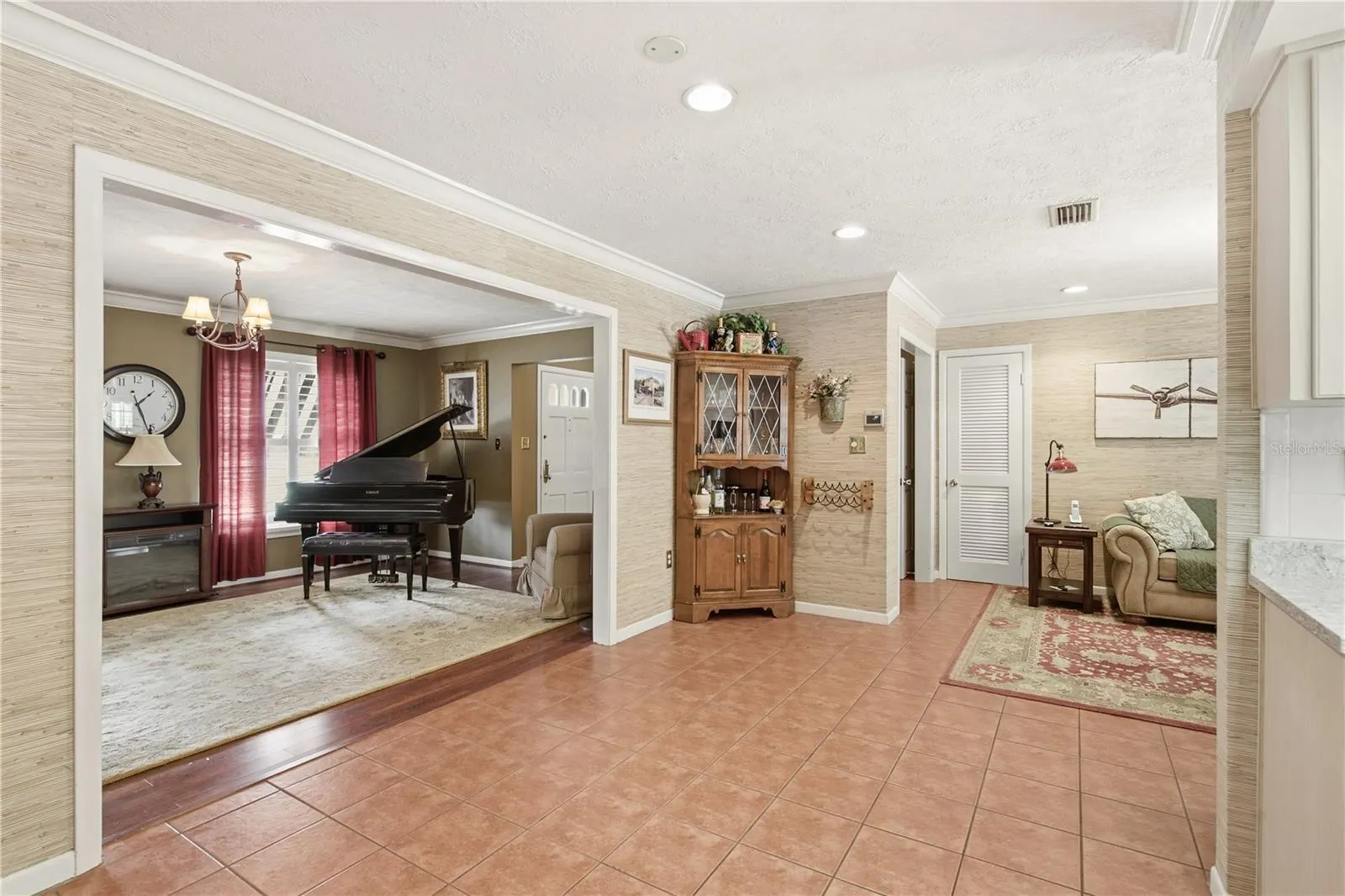 233 WESTWINDS DR