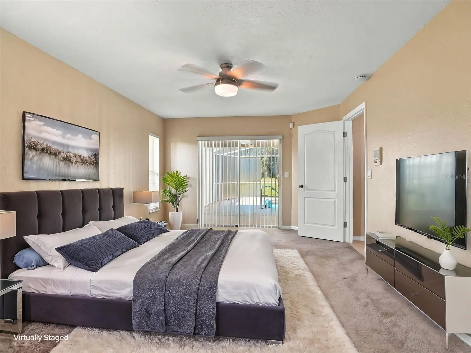 8175 WINDING OAK LN