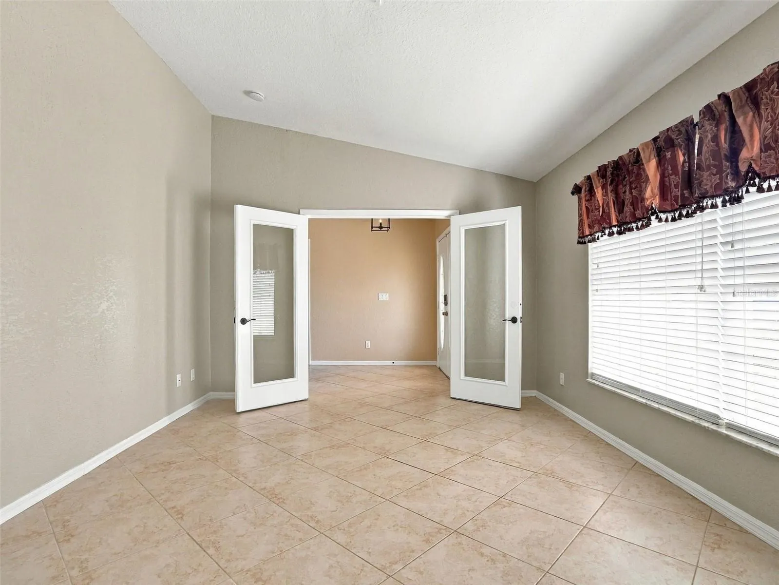 8175 WINDING OAK LN