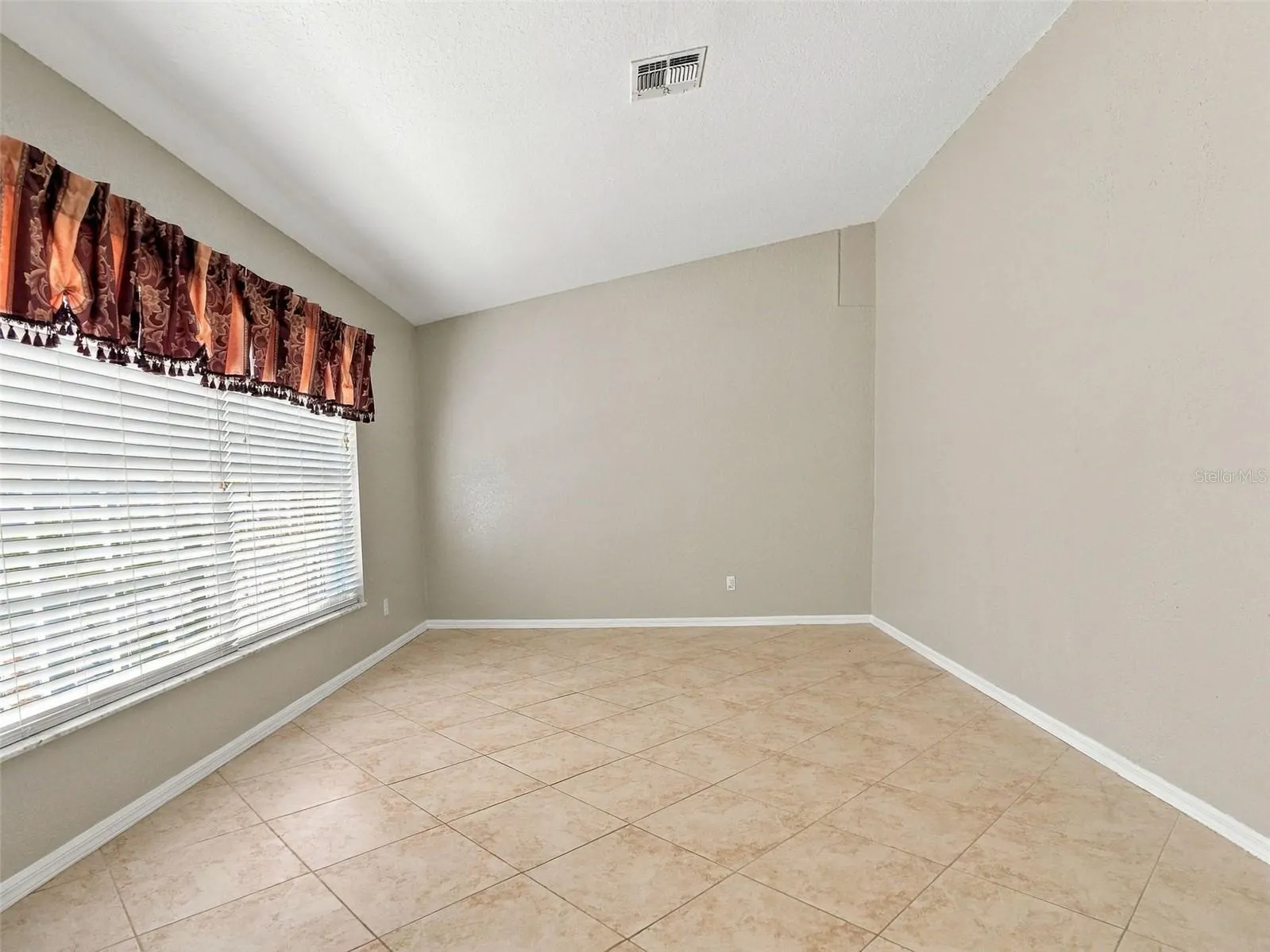8175 WINDING OAK LN