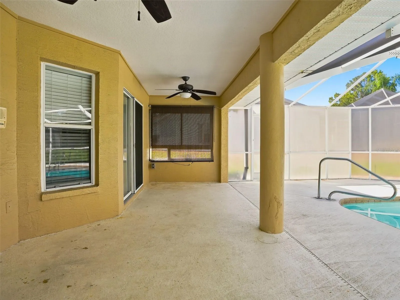 8175 WINDING OAK LN