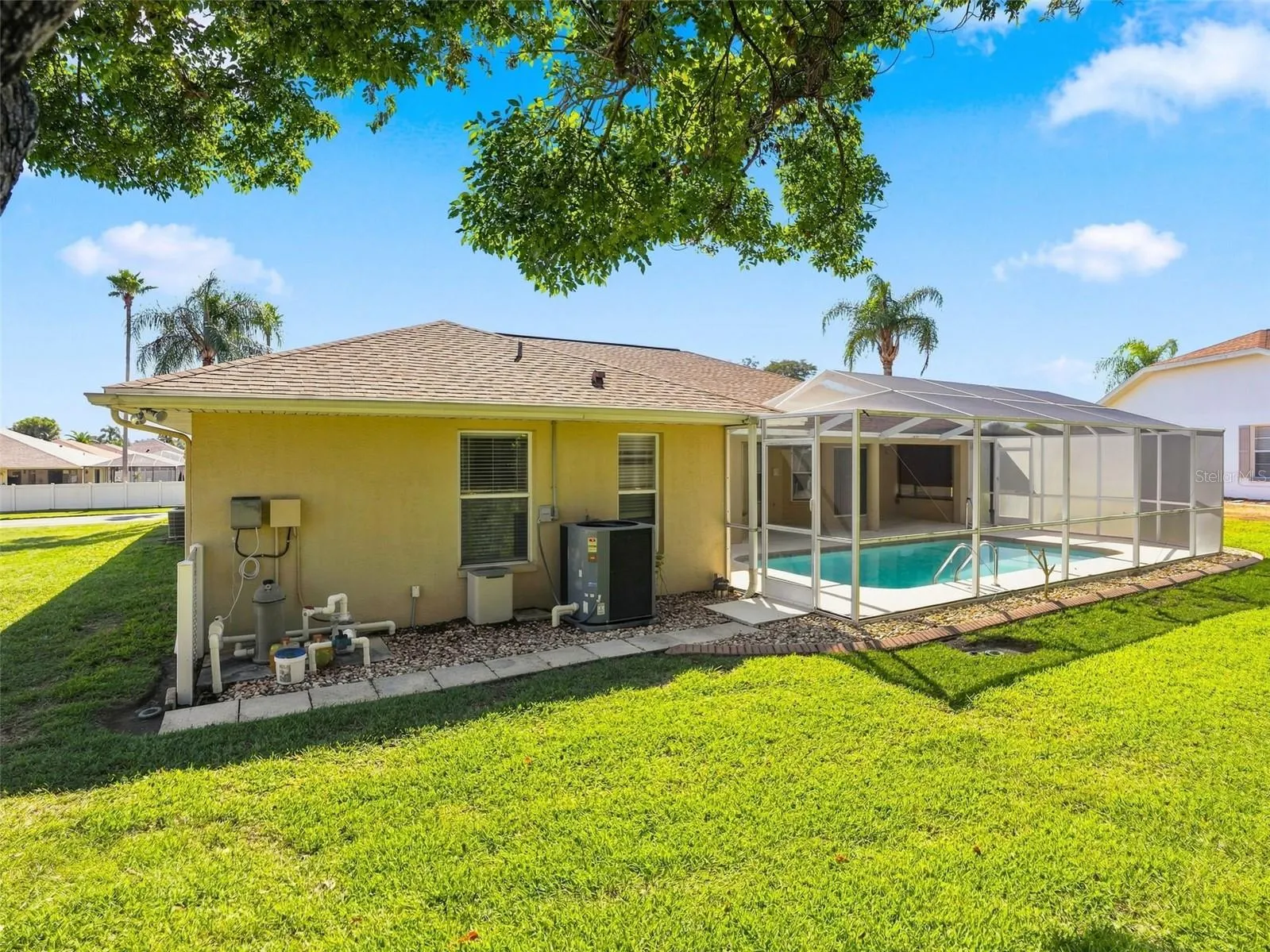 8175 WINDING OAK LN
