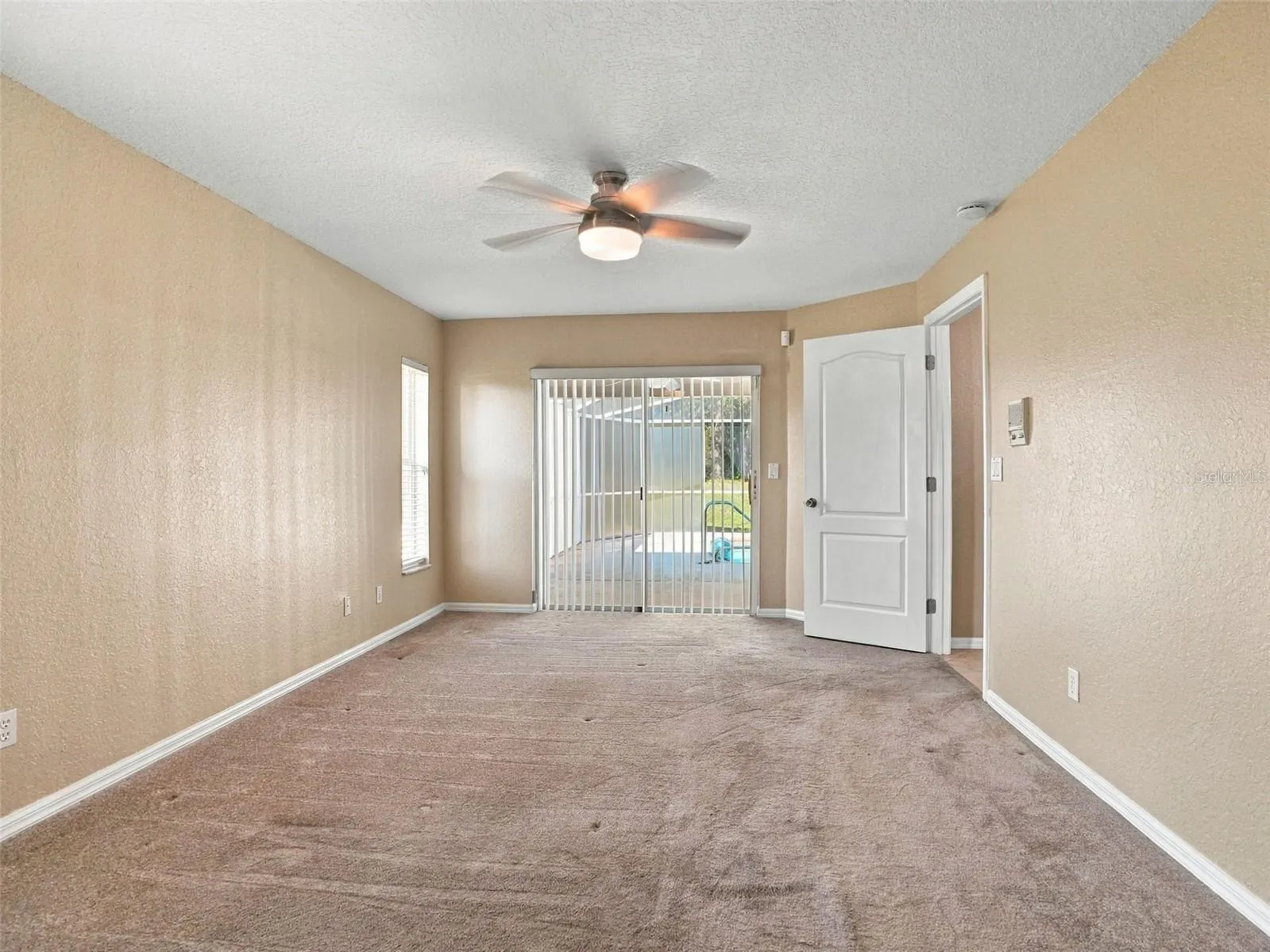 8175 WINDING OAK LN