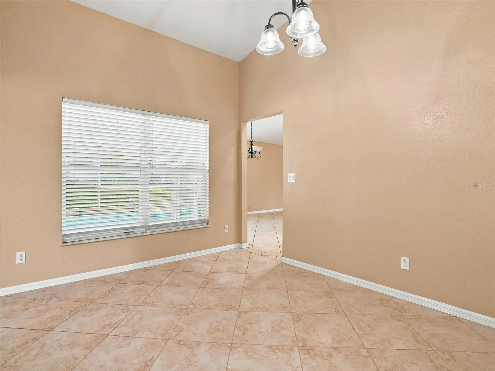 8175 WINDING OAK LN