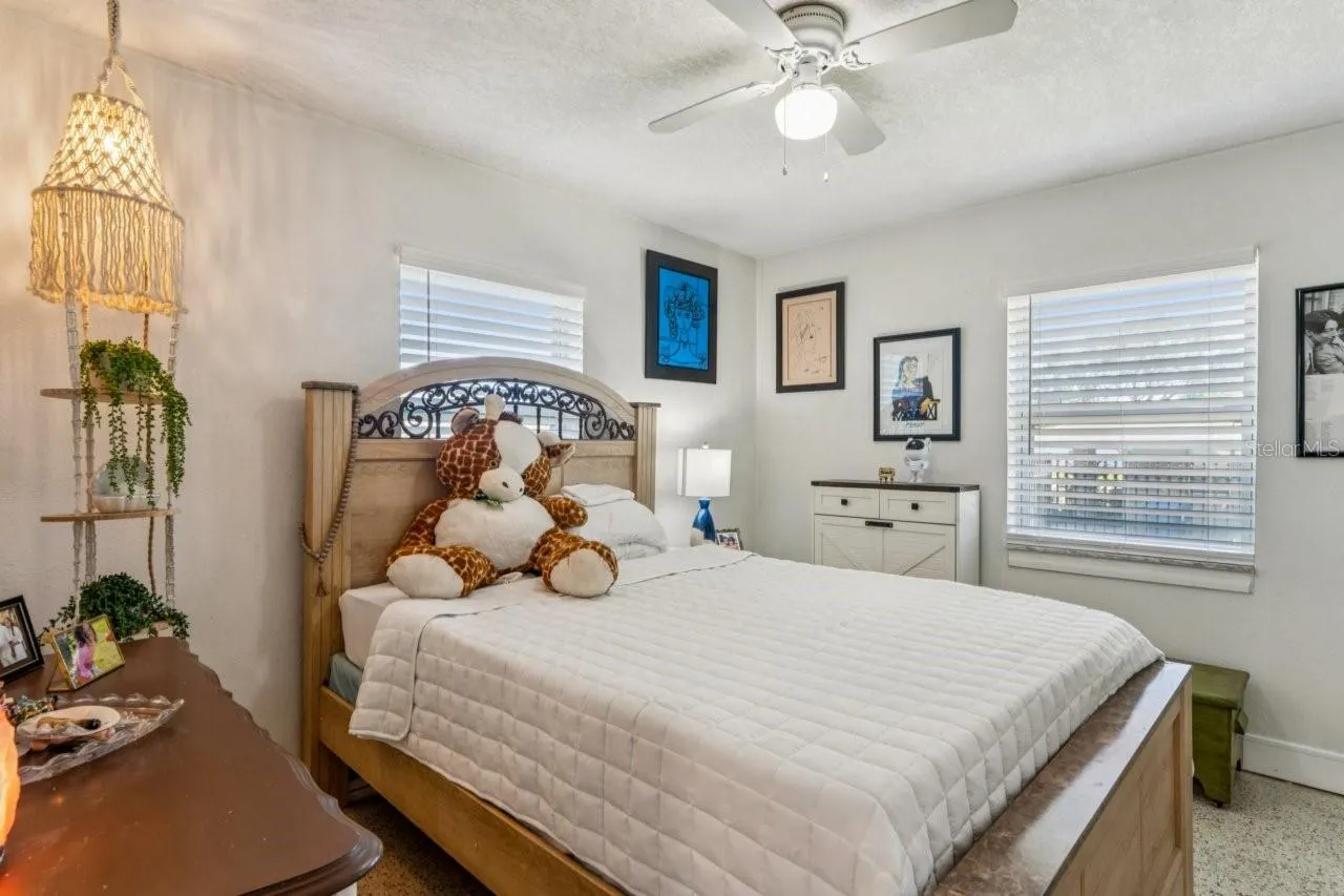 1044 SAVOY CT