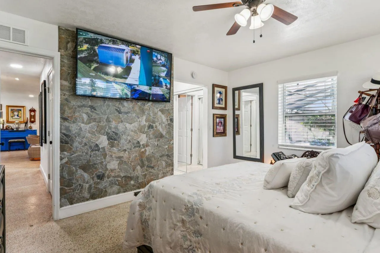 1044 SAVOY CT