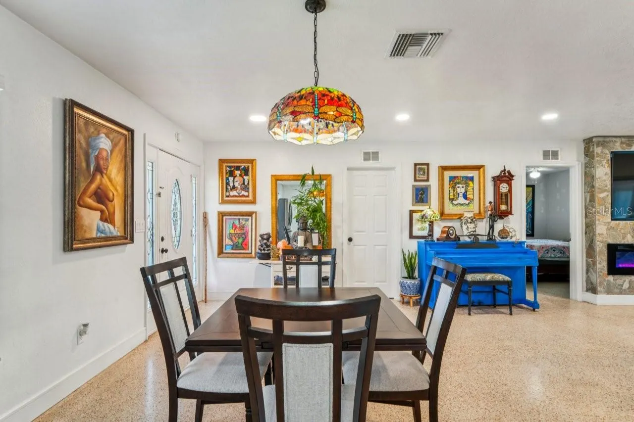 1044 SAVOY CT