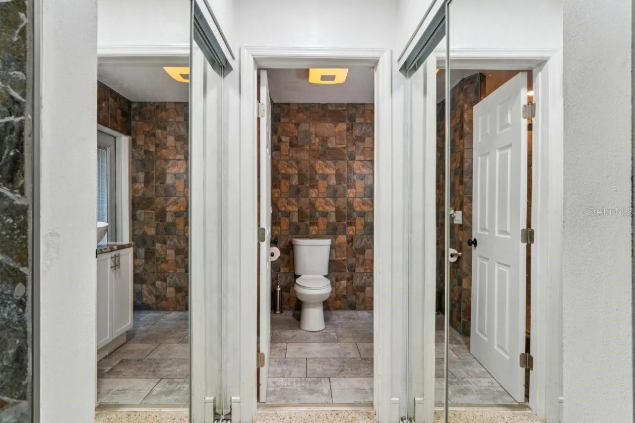1044 SAVOY CT