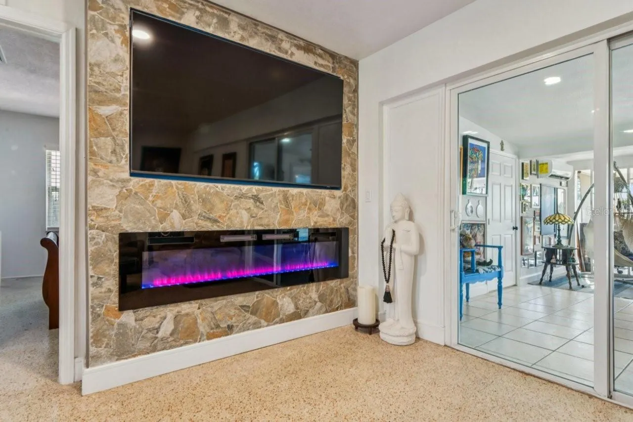 1044 SAVOY CT