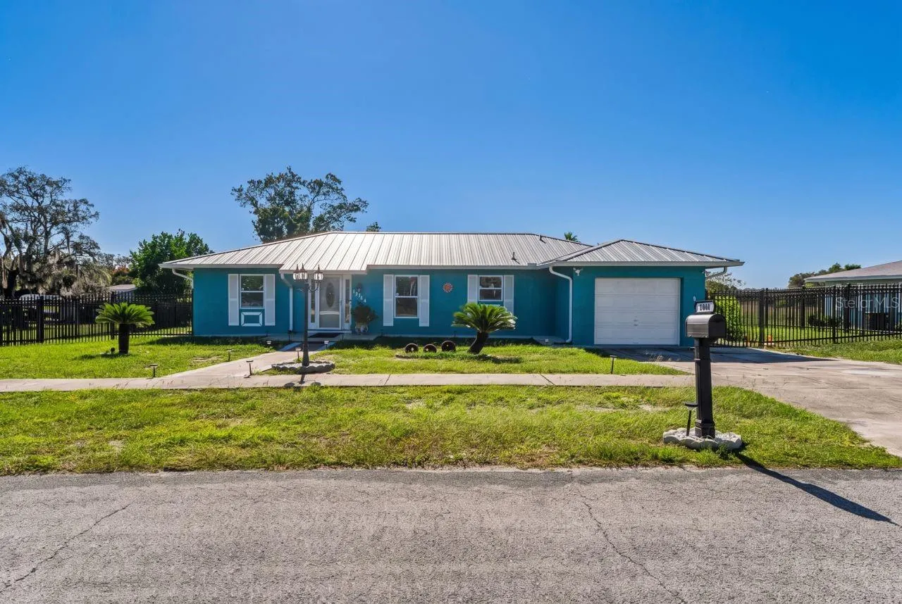 1044 SAVOY CT