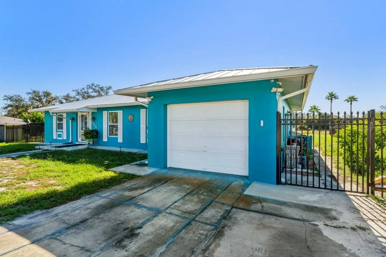 1044 SAVOY CT