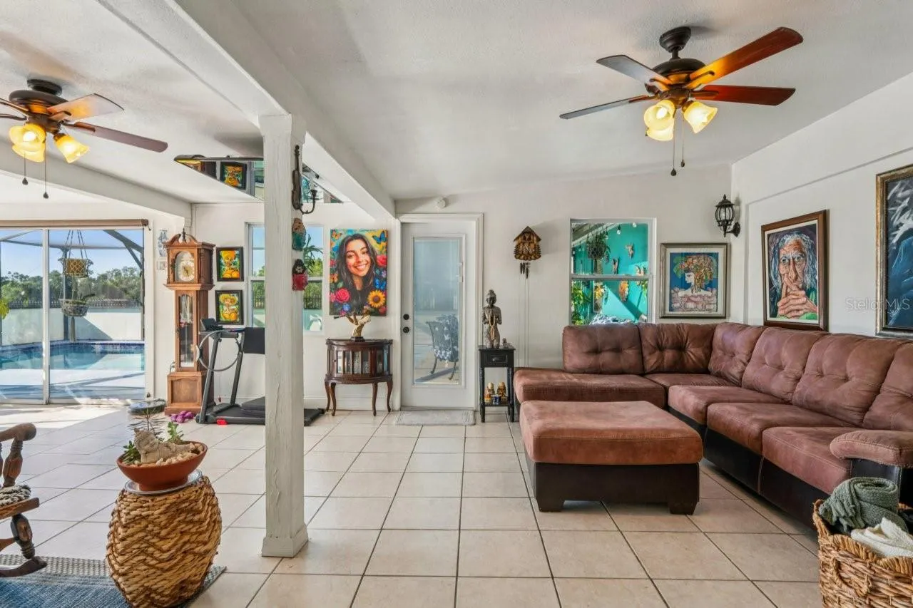 1044 SAVOY CT