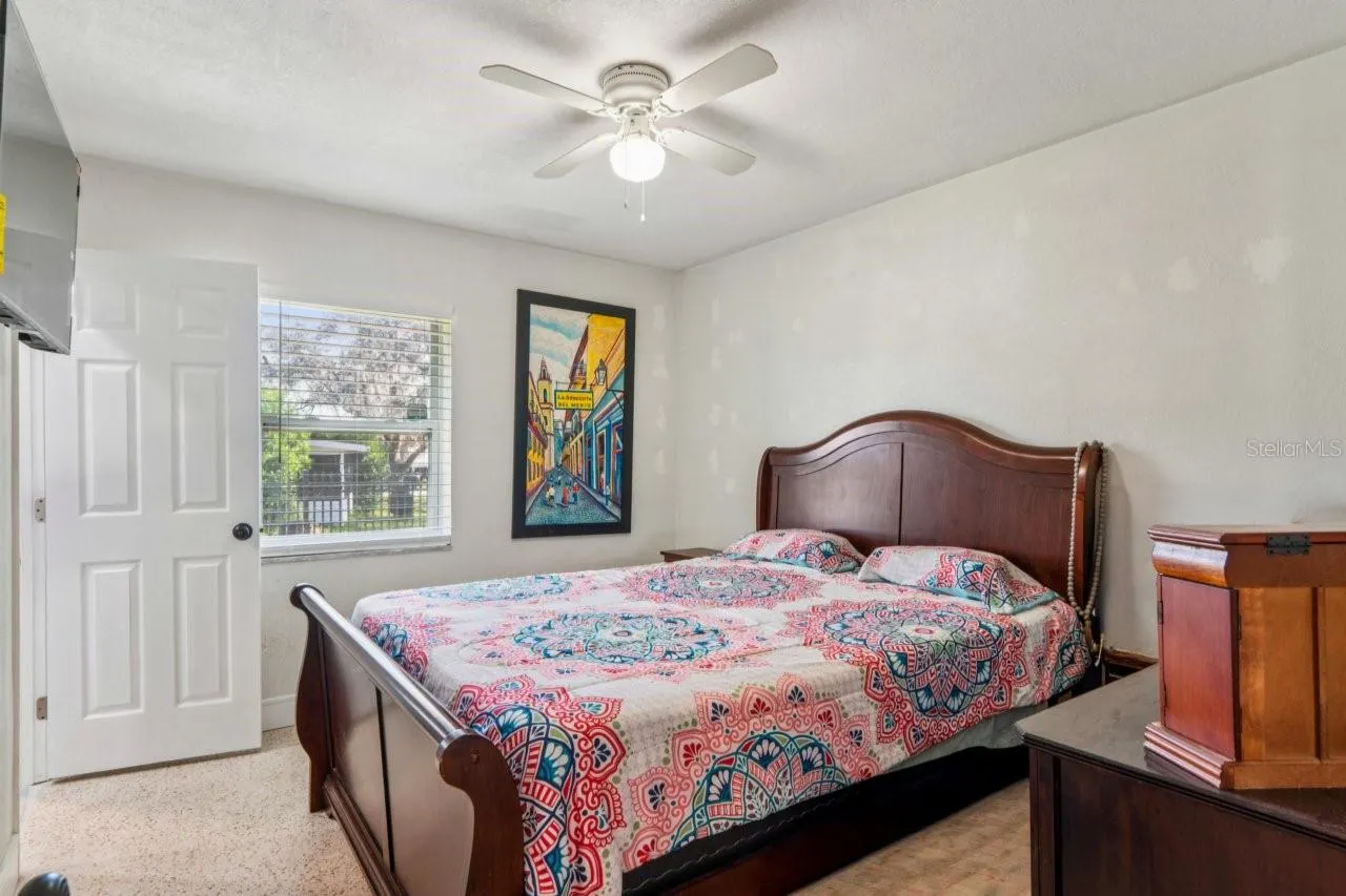 1044 SAVOY CT