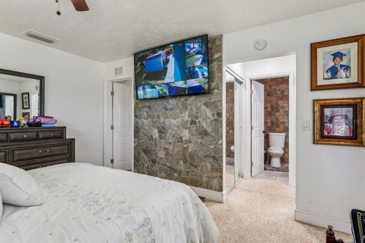 1044 SAVOY CT