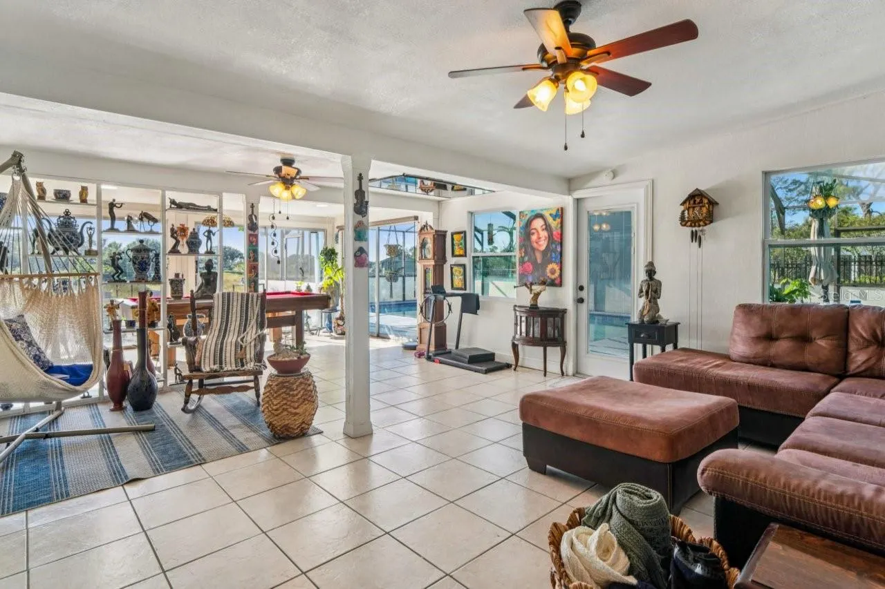 1044 SAVOY CT
