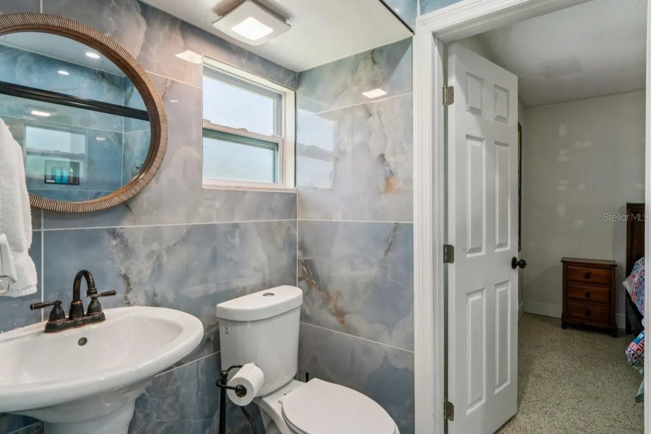 1044 SAVOY CT