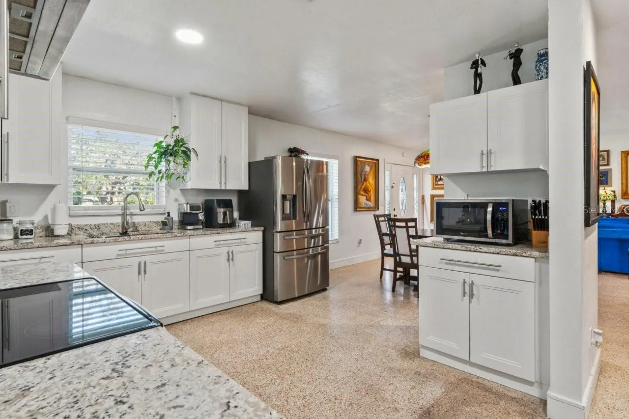1044 SAVOY CT
