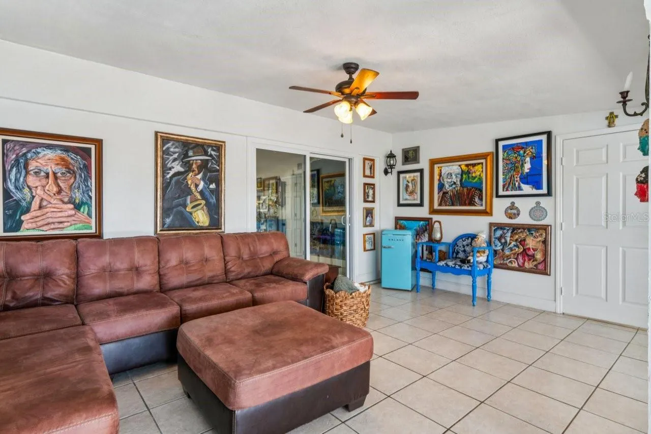 1044 SAVOY CT